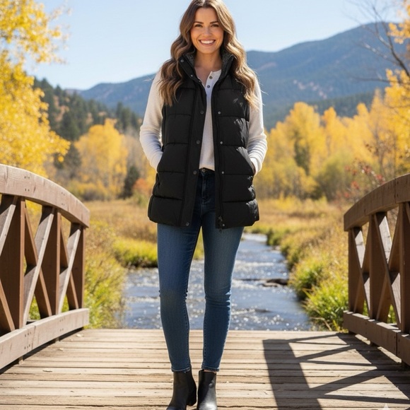 Skies Are Blue Women’s Large Black Fleece Puffer Vest - Picture 2 of 8